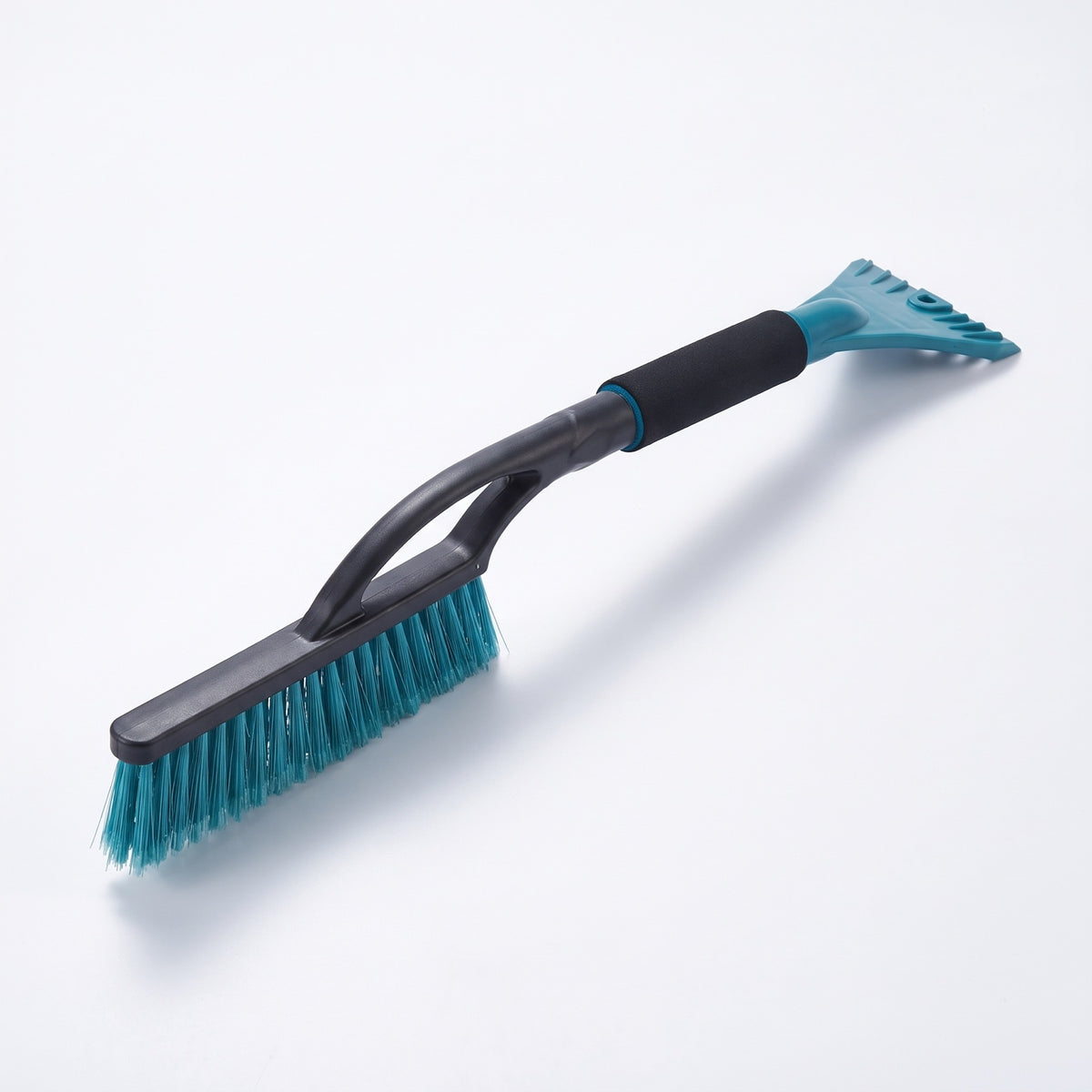 Snow brush and ice scraper